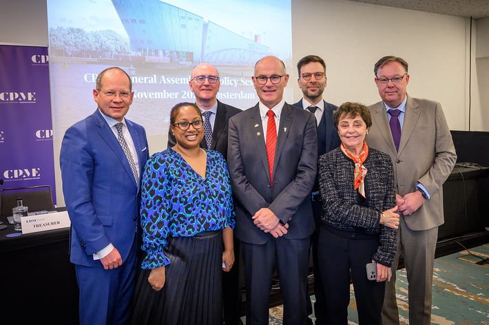 Nytt styre: Ole Johan Bakke med det nyvalgte styret i CPME. Fra venstre: Andreas Botzlar (Tyskland), Kitty Mohan (UK), Ray…