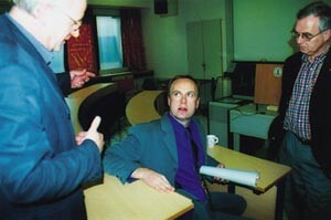 Politikeren Lars Erik Flatø, statssekretær i Sosial- og helsedepartementet, ble bombardert med kritiske spørsmål fra norske…