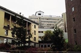 Figur 15    Det gamle Rikshospitalet sett fra Holbergs gate. Foto Ø. Larsen 2000