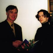 Medlem nummer 20 000 Thomas Bjørge gratuleres av president Hans Petter Aarseth. Foto E.J. Andersen