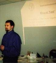 Øyvind Østerås orienterte utenlandsstudentene. Foto E.J. Andersen