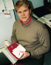 Utplassering av hendige hjertestartere krever både forhåndsoverveielser og oppfølgingsarbeid, sier Lars Wik. Foto T. Sundar