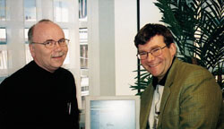 Randalf Eriksen og Morten Flagstad håper PC-avtalen vil bli et gode for medlemmene i Legeforeningen Foto E.J. Andersen