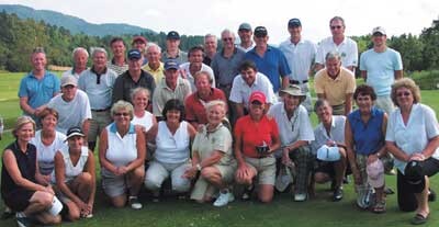 Mange leger er blitt habile golfspillere. 40 deltok i det årlige Doktorslaget. Foto R. Rekve