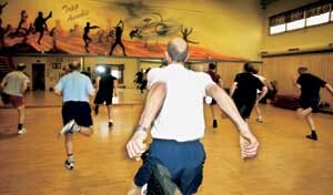 Tilsynelatende inntar menn og kvinner hverandres arena. Det gjelder i liten grad hvor hyppig menn oppsøker legekontoret…