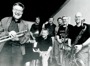 Per Høglend og hans septett (bak f.v.) Ola Grønseth, Knut Onstad, Stig Hvalryg, Øyvind Bergersen og Patrick Westin. Morten…
