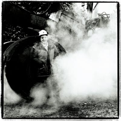 En lege og en fotograf reiser Norge rundt for å fotografere legene de treffer på veien.Tidsskriftet presenterer i hvert…