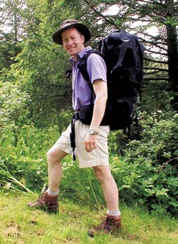 Etter at ryggsekken ble ni kilo lettere, gjør John Lockhart glatt unna dagsetapper på drøye to mil. Foto John-Ruhne Nilsen