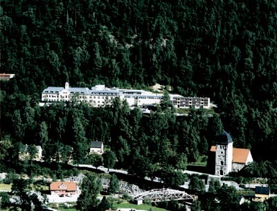 Fremtiden er usikker for en rekke avdelinger ved landets lokale helseforetak. Dette gjelder syke-husene i Rjukan (bildet),…