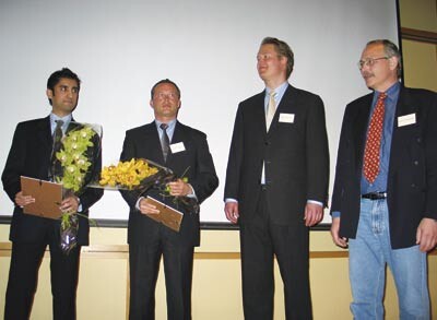 Fire av de fem forfatterne var til stede p&aring; Soria Moria for &aring; ta imot prisen for beste oversiktsartikkel 2004. Foto Eline&hellip;