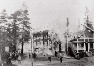 På grunn av brann (i 1934, 1937 og 1952) har Ørje kursted flere ganger vært ute av drift. Dette bildet ble tatt da bygningen…