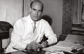 Paul Arnor Owren var professor i indremedisin ved Universitetet i Oslo og overlege ved Rikshospitalet (1949 – 70). Foto…