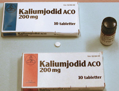 Jodtabletter som tidligere var i bruk i Norge. I glasset ses de første tablettene som ble brukt i 1960-årene, produsert ved…