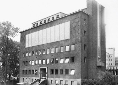Kaptein Wilhelm Wilhelmsen og Frues bakteriologiske institutt ble reist på Rikshospitalet i 1940. Instituttets medarbeidere…