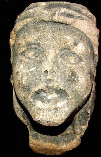 Figur 2  Kvinnehode, kalt «the leper». St. Mary’s church, Melton Mowbray, England. Foto Tina Negus