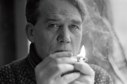 Journalisten og forfatteren Odd Eidem fotografert i 1967, samme &aring;r som boken Zikzak utkom. I den harselerte Eidem i et av&hellip;