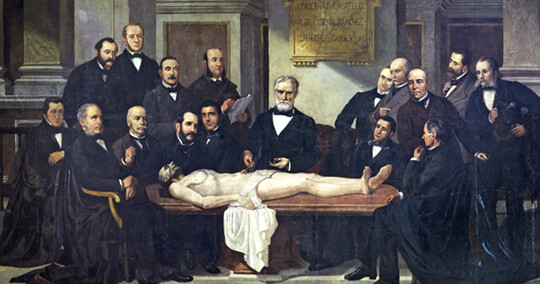 Maleriet av den spanske kirurgen Diego de Argumosa (1792 – 1865) som demonstrerer brokkirurgi på et kadaver, er en av få…