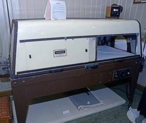 Figur 1  Varmekasse for hypertermibehandling av nevrosyfilis. Foto: Kåre Eide, Ullevål museum