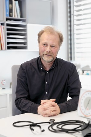 Per Olav Hognestad drev egen fastlegepraksis i Fredrikstad, men la ned og begynte som allmennspesialist hos Volvat. – En…