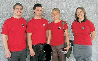 Hans Jacob Westbye, Erlend Strønen, Cecilie Blakstad og Ragnhild Øydna Støen var svært fornøyd med T-skjortesalget. Foto…