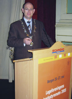 Hans Kristian Bakke under åpningen av landsstyremøtet i Bergen. Foto Lise B. Johannessen