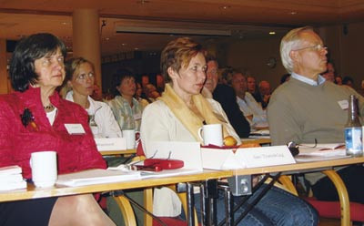 Debatten engasjerte Anna Midelfart, Gerd Tranø og Stein Olav Samstad fra Sør-Trøndelag legeforening. Foto Lise B. Johannessen