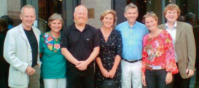 Styret samlet foran Legenes hus: Folke Sundelin, Berit Austveg, Einar Braaten, Marit Rognerud, Gunnar Tellnes, Inger Hilde…