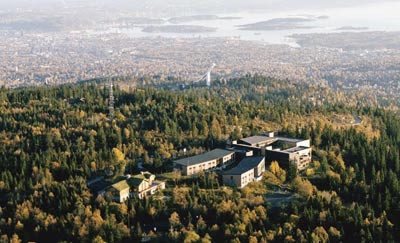 Soria Moria ligger ved porten til Nordmarka med utsikt over store deler av Oslo og Bærum. Foto Widerøe
