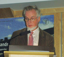 Ole M. Sejersted presenterte forskningsrapporten. Foto Lise B. Johannessen