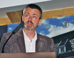 Lars Eikvar presenterte prinsipp- og arbeidsprogrammet. Foto Lise B. Johannessen