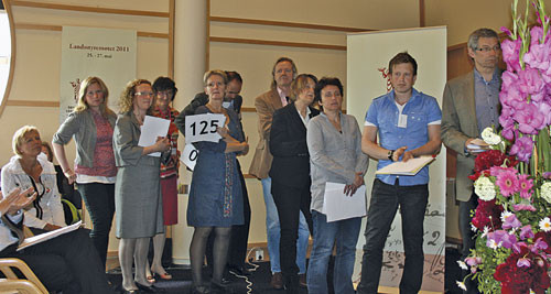 Landsstyredelegater i kø for å debattere. Foto Lise B. Johannessen