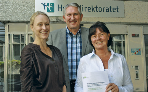 Hege Gjessing (t.v.), Erik Kreyberg Normann og Cecilie Daae signerte rammeavtalen. Foto Knut E. Braaten