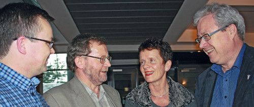 Jan Robert Johannessen (f.v.), Tor Severinsen, Marte Walstad og Ottar Grimstad i ivrig diskusjon om samhandlingsreformen…