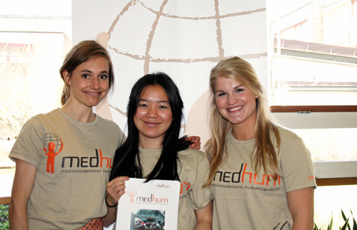 Tre forn&oslash;yde representanter for Medhum. Fra v. Mathilde Simonnes, Tuva Hauge og Bente Bilben. Foto Lise B. Johannessen