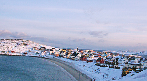 Det vakre fiskeværet Bugøynes er et av de få stedene i Finnmark som ikke ble brent ned under krigen. Foto Lisbet T. Kongsvik