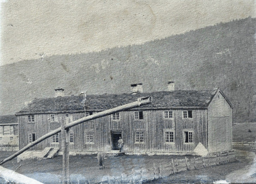 The Austistua Moen farm around 1900. The contrast between the exterior of the house and the elaborate living room at the…