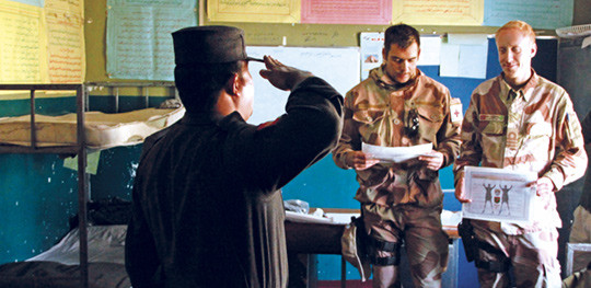 A diploma is awarded to a participant. Photo: Norwegian Armed Forces.