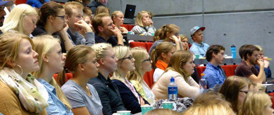 Halvparten av medisinstudentene stod uten turnusplass i september. Her illustrert ved medisinstudenter i Trondheim. Foto…