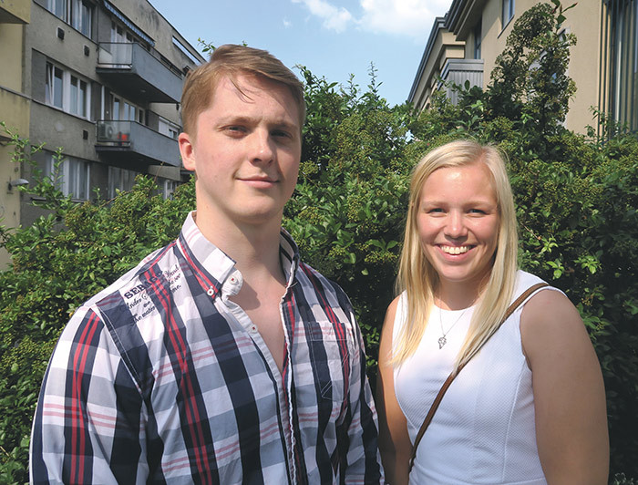Fornøyde medisinstudenter i den ungarske hovedstad: Eirik Skotner Hegstad og Cathrine Sevre. Foto: Lisbet T. Kongsvik