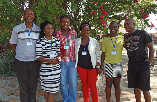 President Douglas Lungu (fra venstre) sammen med Grace Mazikose Lupeska (sekretariatet) og styremedlemmene Randy Mungawira,…