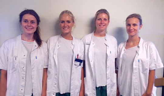 Nanna Roes Johansen (t.v.), Ingrid Dyvik, Oda Sj&oslash;vaag og Julie Wang Sk&oslash;tt trives som medisinstudenter i K&oslash;benhavn. Foto:&hellip;
