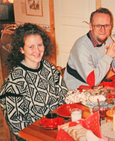UNG IDEALIST: Året er 1988. Anne Kristine spiser julelunsj hjemme i Asker med pappa Anders Bergem. Snart er hun klar for…