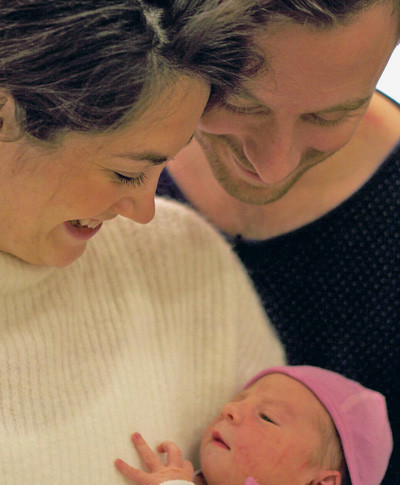 ET MODERNE EVANGELIUM: Mor er Maria, pappa er prest – og Lykke ble født på selveste julekvelden. FOTO: Privat 