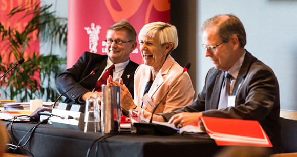 FRA DIRIGENTBORDET: Også i år vil Bjørn Martin Aasen og Anne Mathilde Hanstad med alvor og humor lose delegatene gjennom…