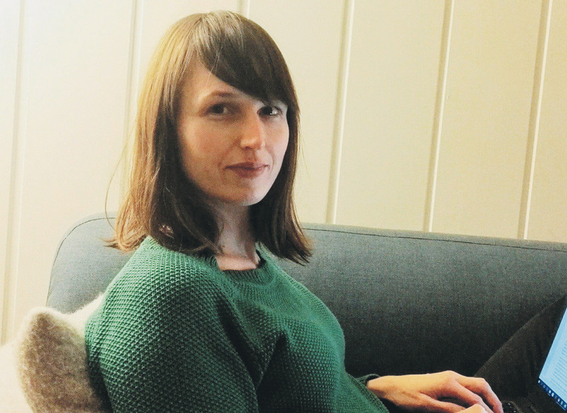MENINGSMASKIN: Det har hendt at mannen til Trude Basso har måttet dempe ordlyden i tekstene hennes litt etter at hun har…