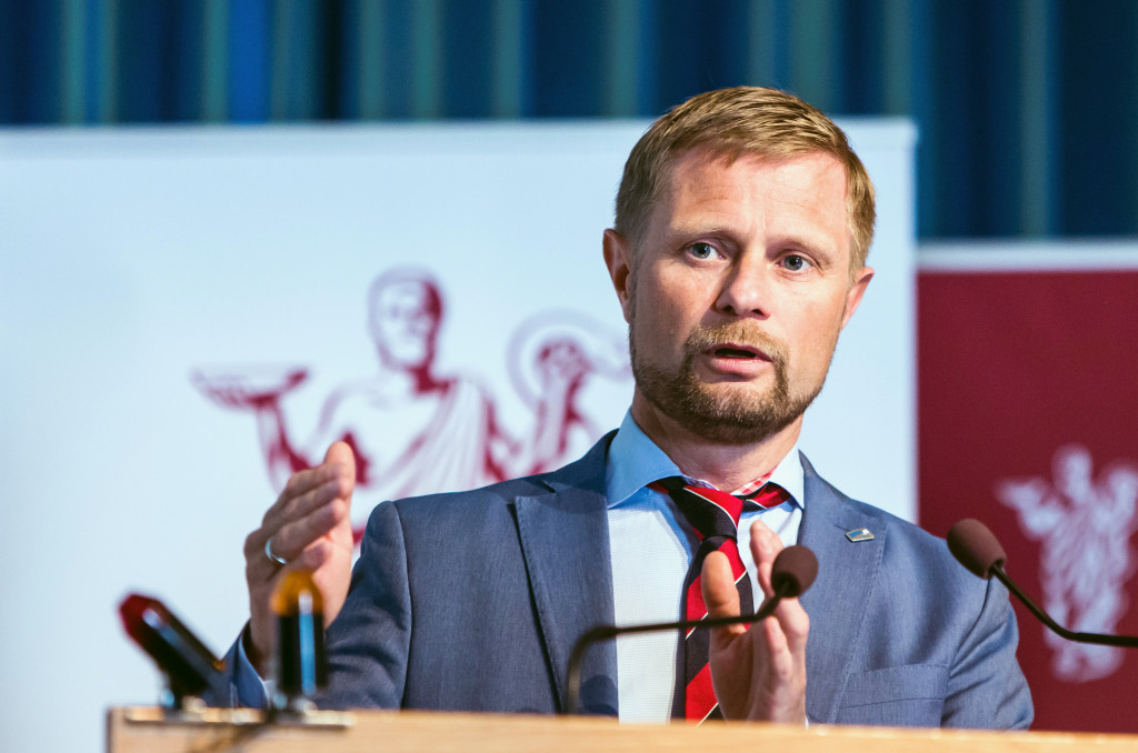 DEBATT: Helseminister Bent Høie er også i år invitert til den helsepolitiske debatten. Her fra et tidligere møte. Foto:…