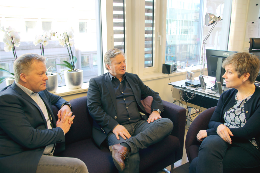 TY­DE­LI­GE SVAR: Petter Brelin (t.v.), Tom Ole Øren og Marit Hermansen me­ner tids­bruks­un­der­sø­kel­sen gir hel­se­mi…
