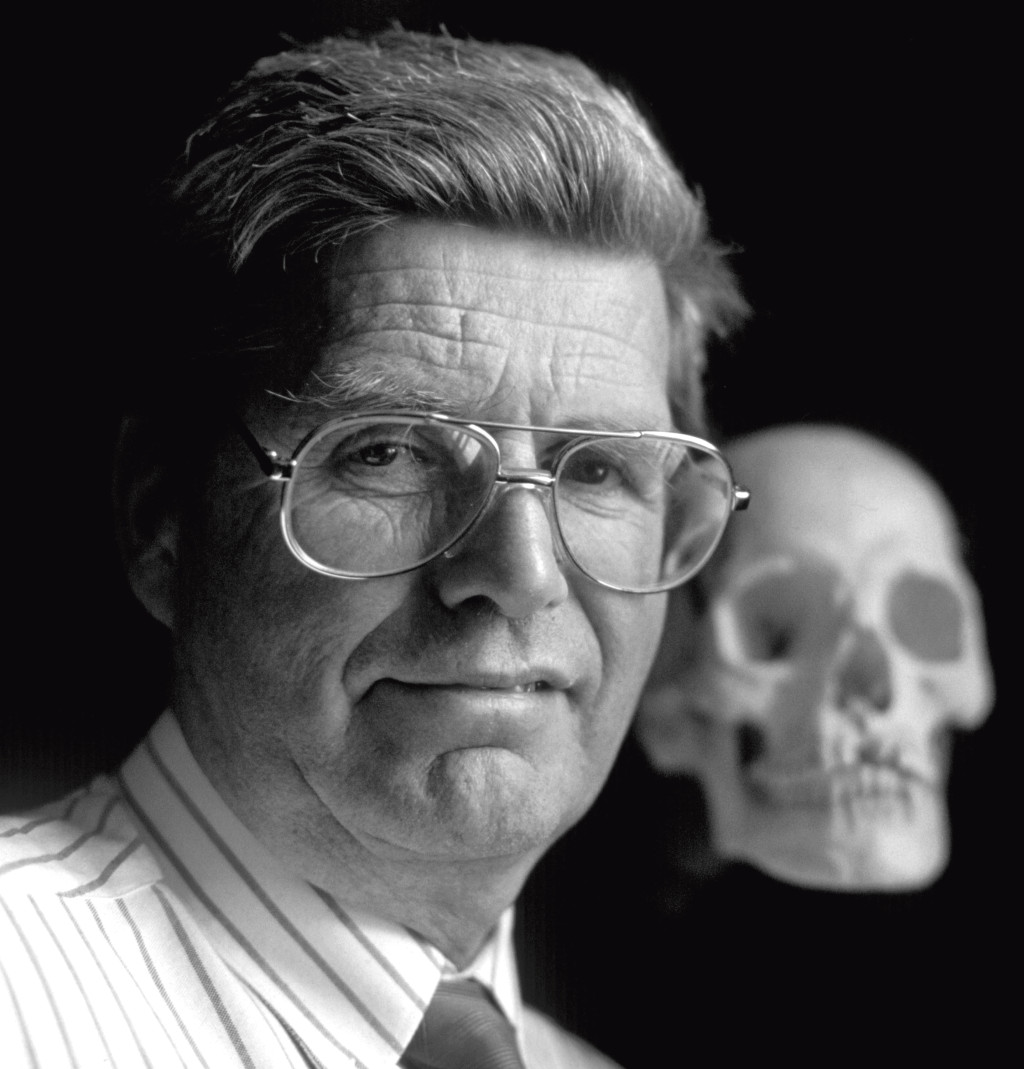 'Per Andersen uncovers the brain' &ndash; picture from the front page of the Aftenposten evening edition, Saturday 9 April 1988,&hellip;
