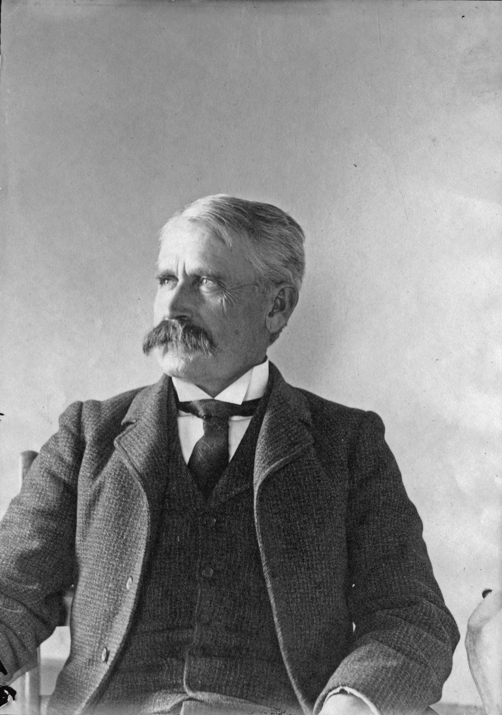 James Riley Walker arbeidet i mange år som lege i urfolkreservater i Midtvesten i USA. Han gjorde en bemerkelsesverdig…