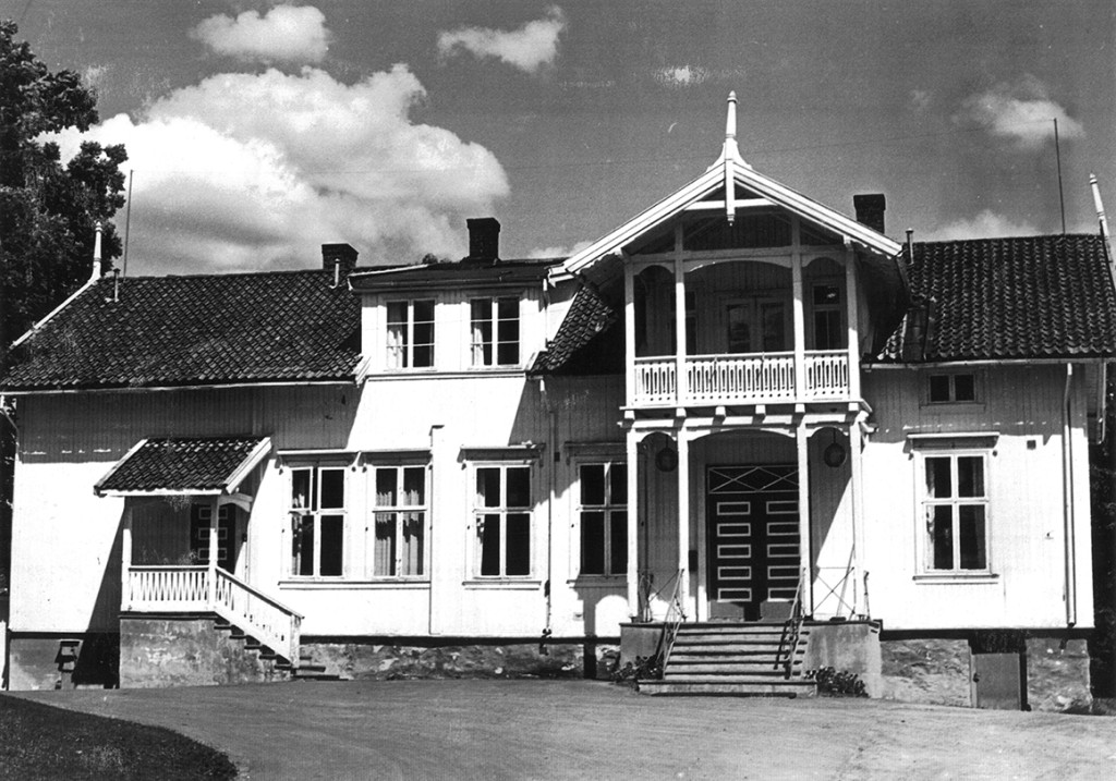Figur 2 Solberg gård. Våningshuset er i dag revet og erstattet av et laboratoriebygg. Bilde fra ca. 1965. Foto: ukjent,…